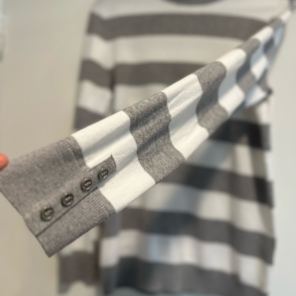 Tommy Hilfiger Women’s Large Grey & White Striped Turtleneck Long Sleeve Top. - Picture 11 of 11